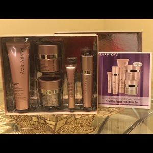 Mary Kay Time Wise Repair Volu-Firm Set